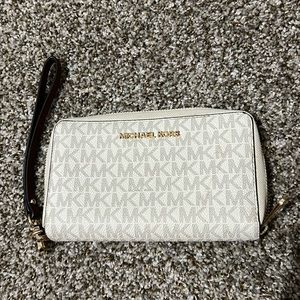 Micheal Kors wallet